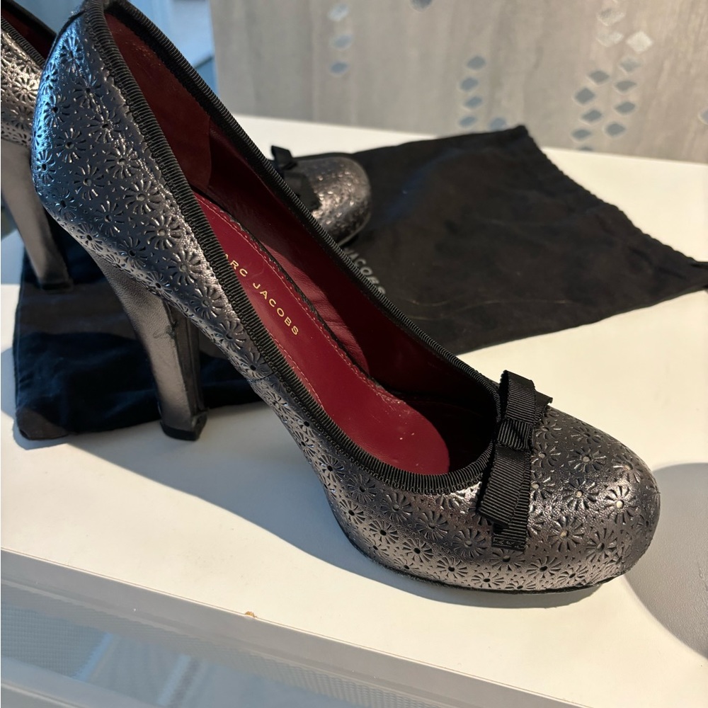 Marc by Marc Jacobs Silver heels size 8.5 - Picture 3 of 6